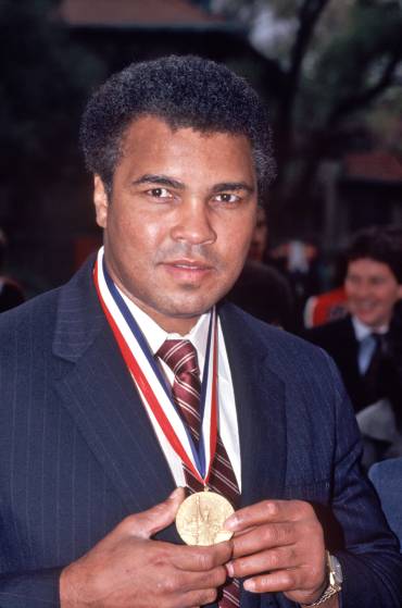 Muhammad Ali nhận giải Huân chương Tự do ngày 27/10/1986.