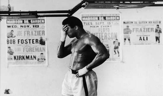 Muhammad Ali trong một buổi tập tại bãi biển Miami năm 1971.