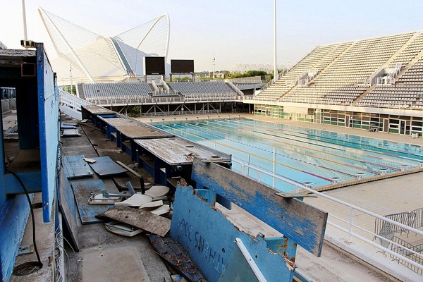 Một bể bơi luyện tập cho các vận động viên tại làng Olympic Athen năm 2004.